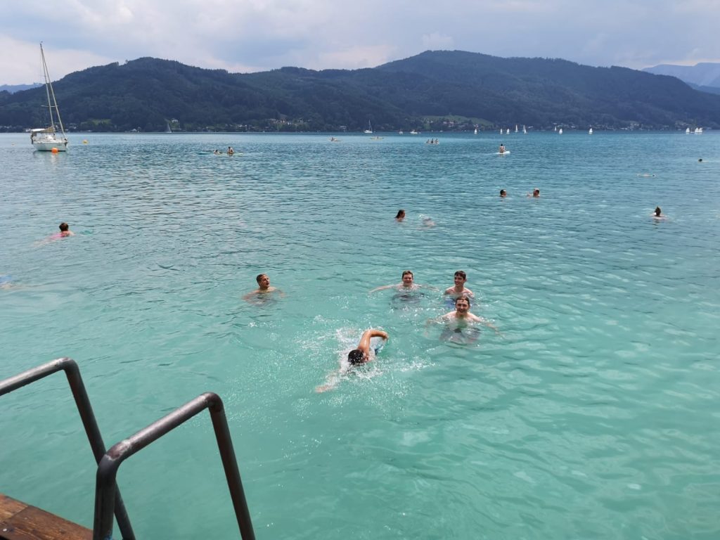 Jugendzeltlager 2019 - Schwimmen im Attersee