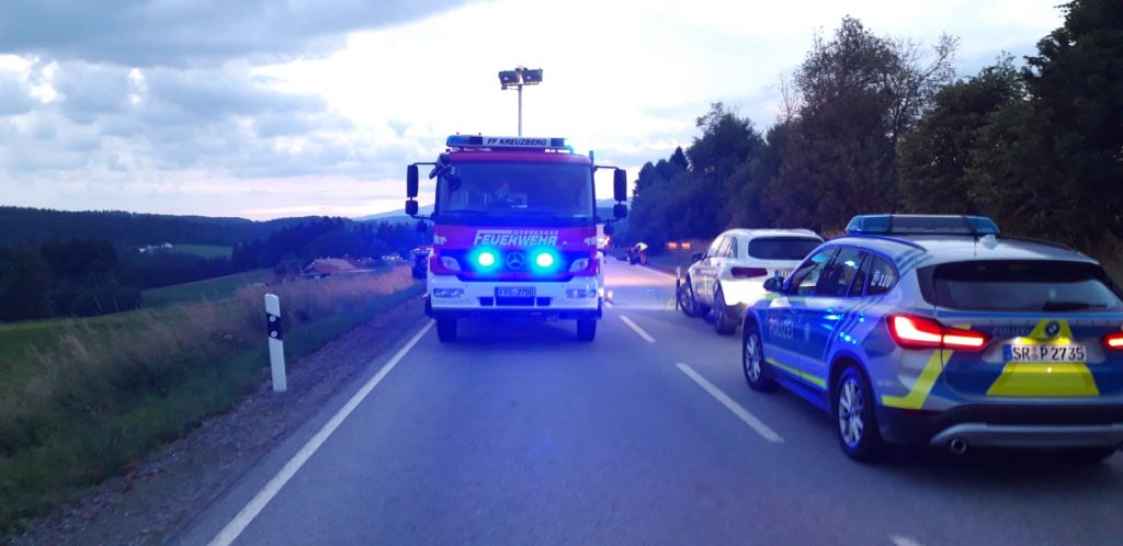 FF Kreuzberg - Verkehrsunfall B533 - 30.06.2022 - Unser LF10 zusammen mit der Polizei