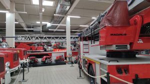 FF Kreuzberg - Besuch Feuerwehrmuseum Bayern - Blick auf die modernen Fahrzeuge