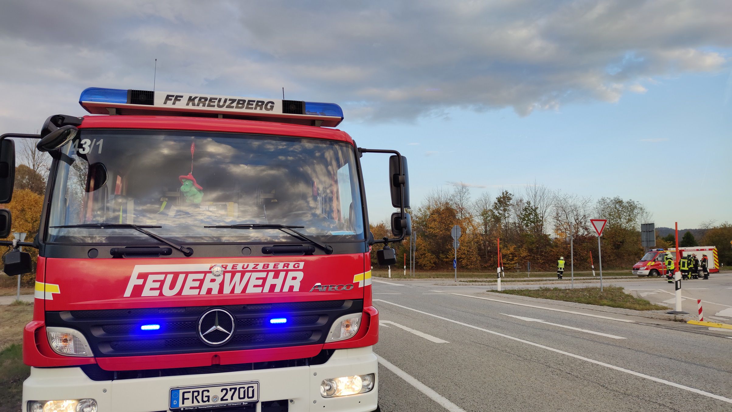 FF Kreuzberg - Einsatz Verkehrsunfall B12 - 28.10.2022 - Verkehrsabsicherung