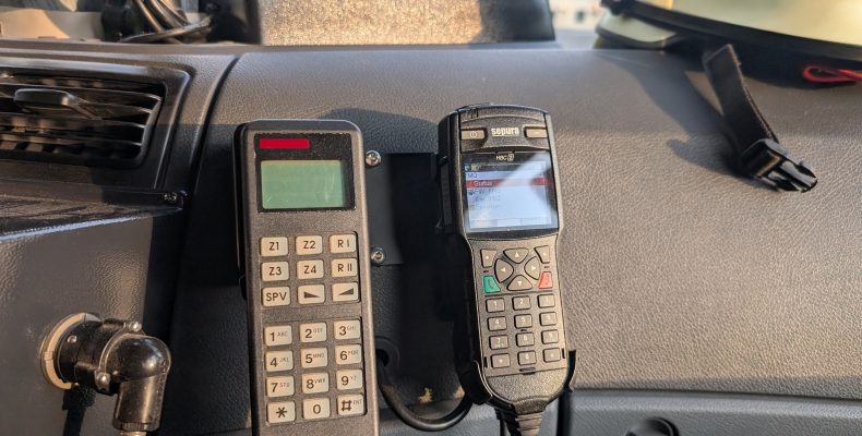 FF Kreuzberg - Funkübung Neureut 18.08.2025 - Blick auf die Funkgeräte