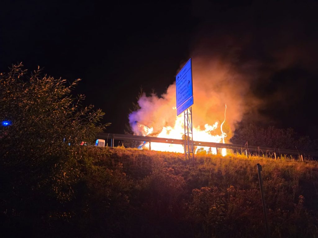 FF Kreuzberg - Brand PKW - B12 - 20.08.2025 - Fahrzeug