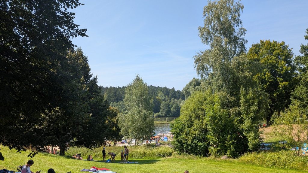 FF Kreuzberg - Schwimmausflug zum Rannasee - Blick auf die Liegewiese