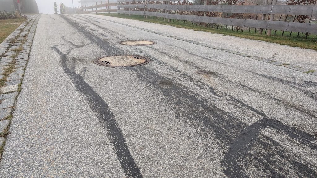 FF Kreuzberg - Einsatz - Ölspur in Kreuzberg - Bild der Straße