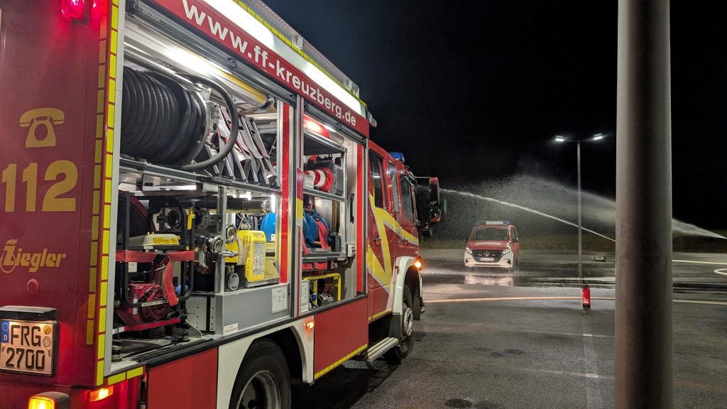 FF Kreuzberg - Jugendübung - Fahrzeugbrand - 13.11.2025 - Blick auf die Übung