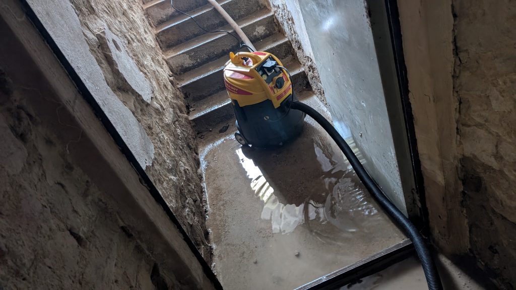 FF Kreuzberg - Einsatz - Wasser im Keller - Wassersauger