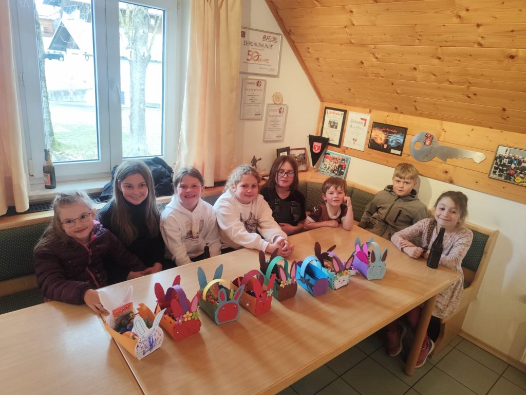 FF Kreuzberg - Kinderfeuerwehr - Basteln zu Ostern - Gruppenbild