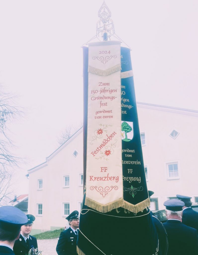 FF Kreuzberg - Palmsonntag 2026 - Unsere Fahne vor der Prozession