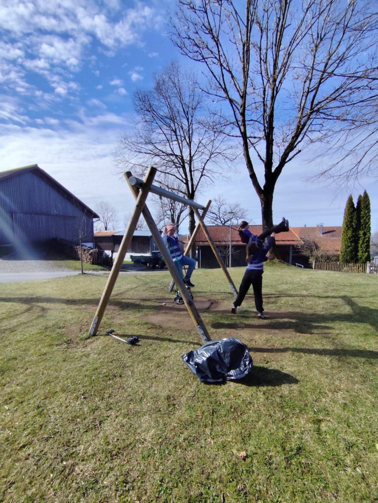 FF Kreuzberg - Freyung räumt auf 2026 - Schaukeln
