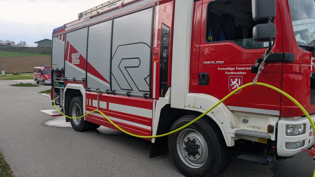 FF Kreuzberg - Seminar Wald- und Vegetationsbrand Furthweiher - Befestigung der D-Leitung