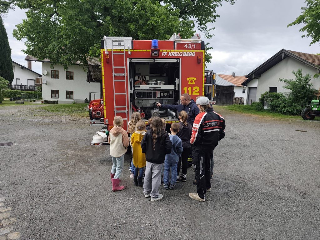 FF Kreuzberg - Der große Werkzeugkasten - Unser LF10 von hinten