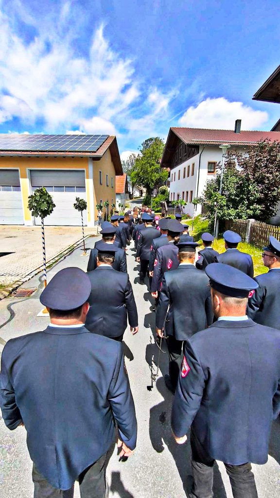 FF Kreuzberg - Fronleichnam und Lindenfesteröffnung 2026 - Auf dem Weg zum Fest