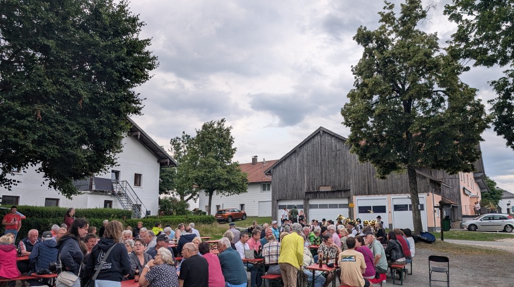 FF Kreuzberg - Bairisch-böhmisch unter Linden - Blick auf die Veranstaltung