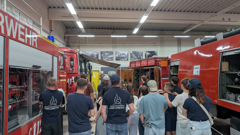 FF Kreuzberg - Jugend - Zeltlager Chiemsee - Aufmerksame Zuhörer