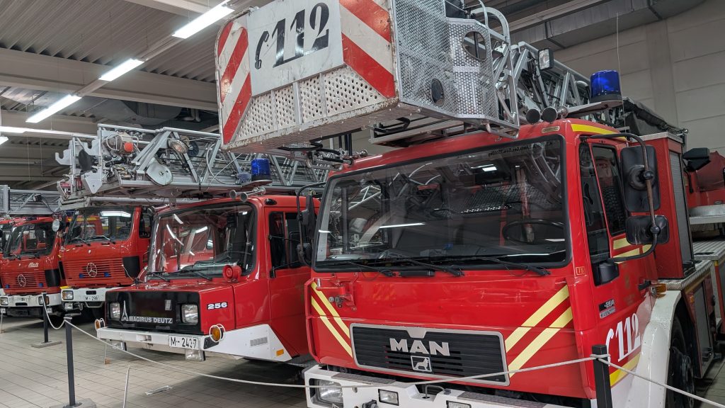 FF Kreuzberg - Jugend - Zeltlager Chiemsee - Blick auf die Fahrzeuge