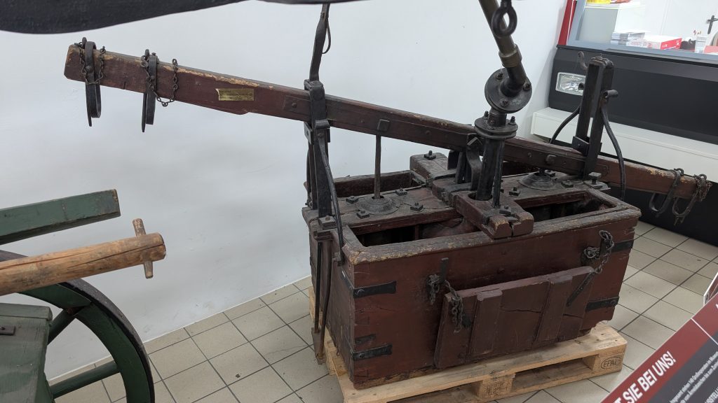FF Kreuzberg - Jugend - Zeltlager Chiemsee - Pumpe aus dem Kloster